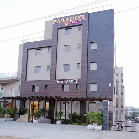 Hotel Parador Agra Exterior foto