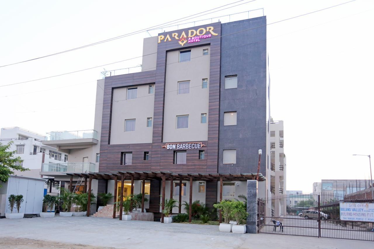 Hotel Parador Agra Exterior foto