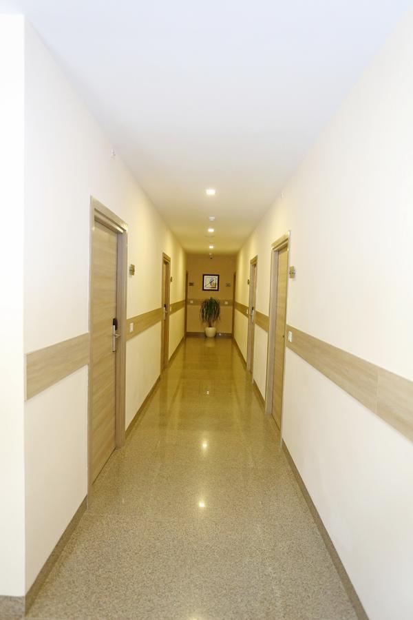 Hotel Parador Agra Exterior foto